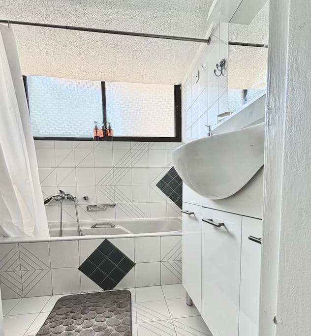 Apartment Comfort And Sunny Apartment, Marousi Oaka Stadium Neratziotissa