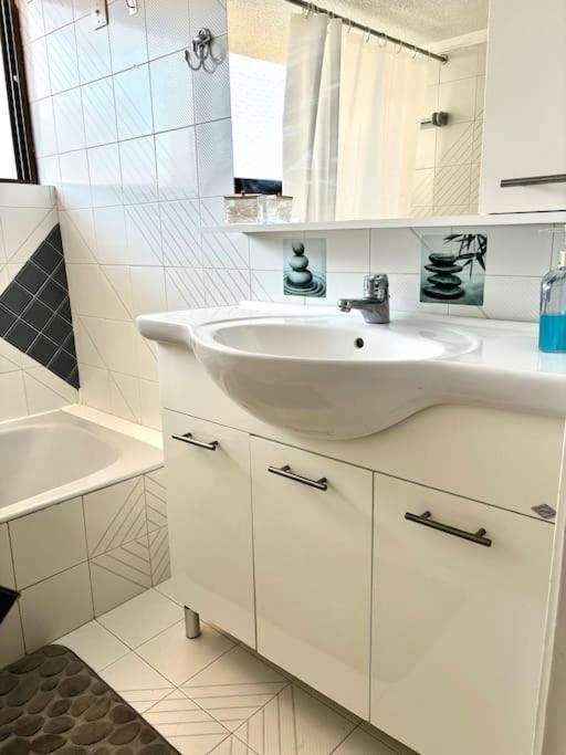 Comfort And Sunny Apartment, Marousi Oaka Stadium Neratziotissa